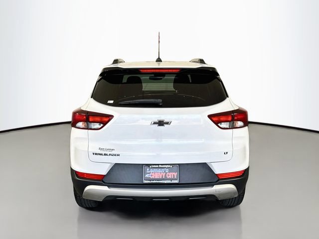 Used 2022 Chevrolet TrailBlazer LT w/ LPO, Blackout Package FWD image 6