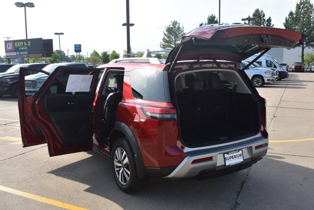 Used 2023 Nissan Pathfinder SL w/ Lighting Package (N92) AWD/4WD image 17