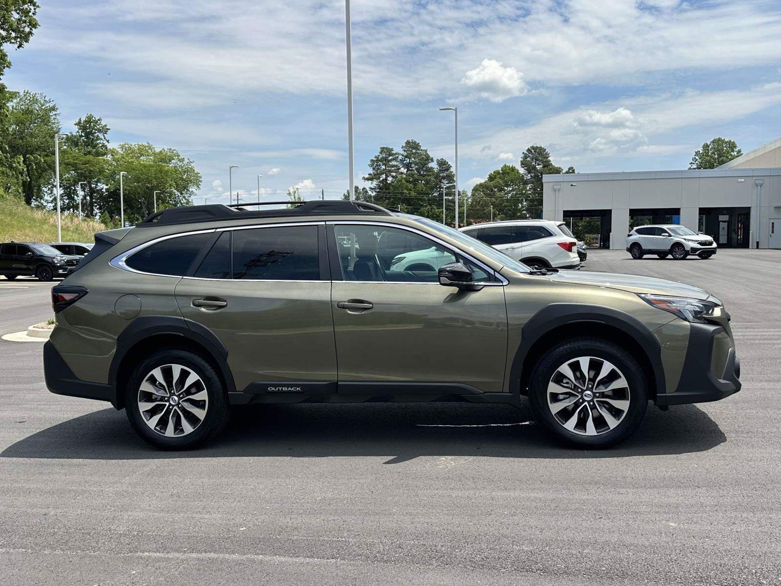 Used 2025 Subaru Outback Limited w/ Popular Package #2 AWD/4WD image 28