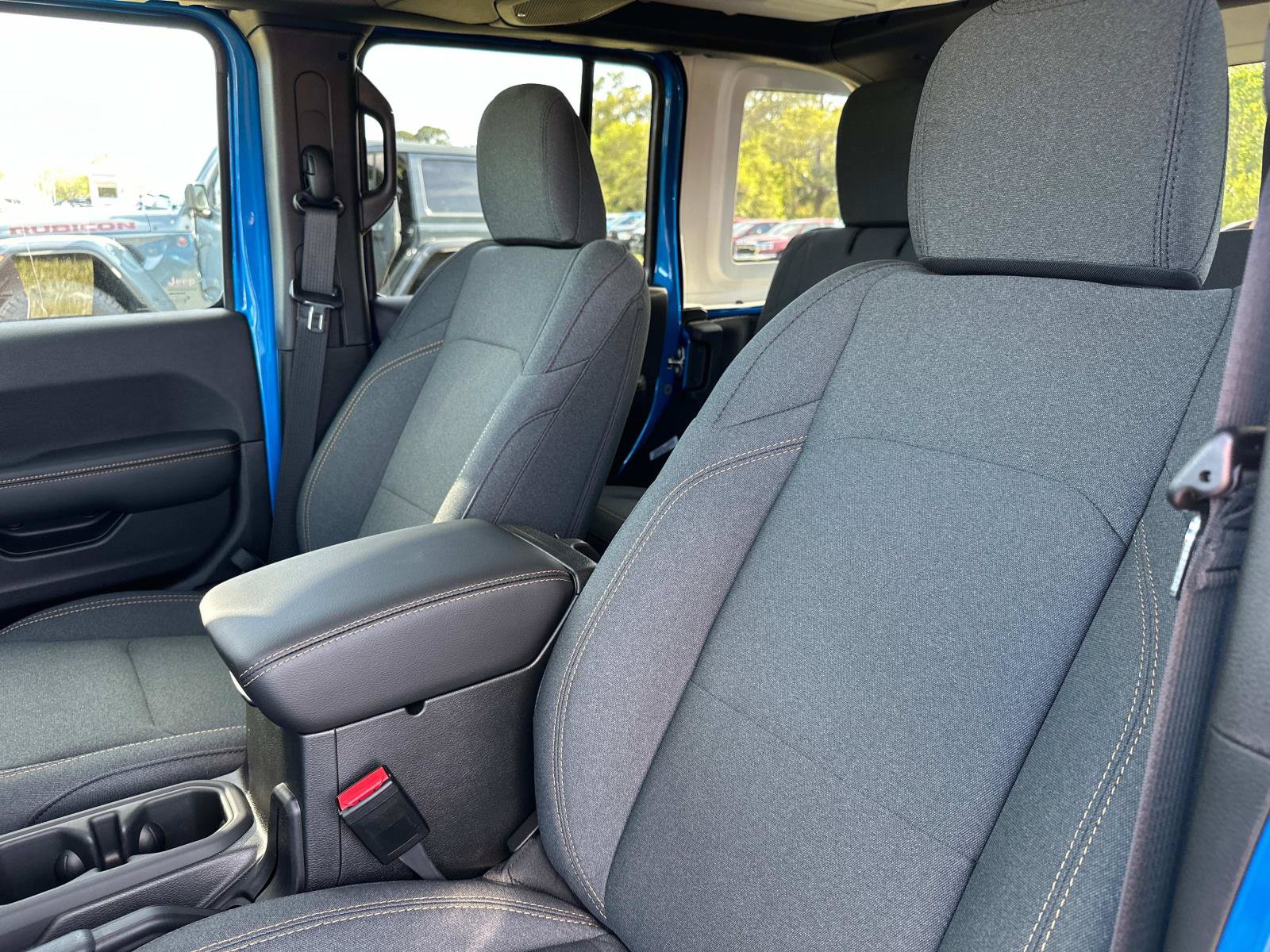 New 2025 Jeep Wrangler Unlimited Sahara AWD/4WD image 18
