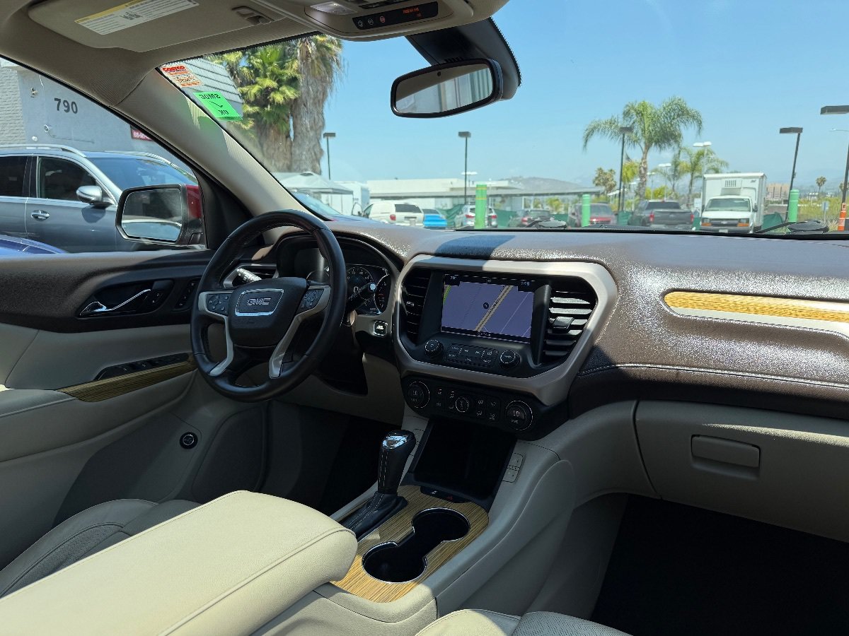 Used 2017 GMC Acadia Denali w/ Technology Package FWD image 25