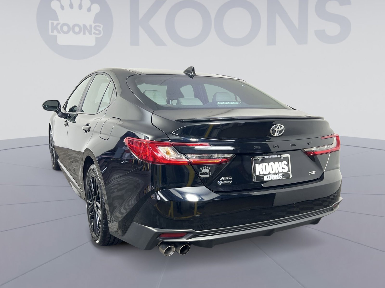 Used 2025 Toyota Camry SE image 4