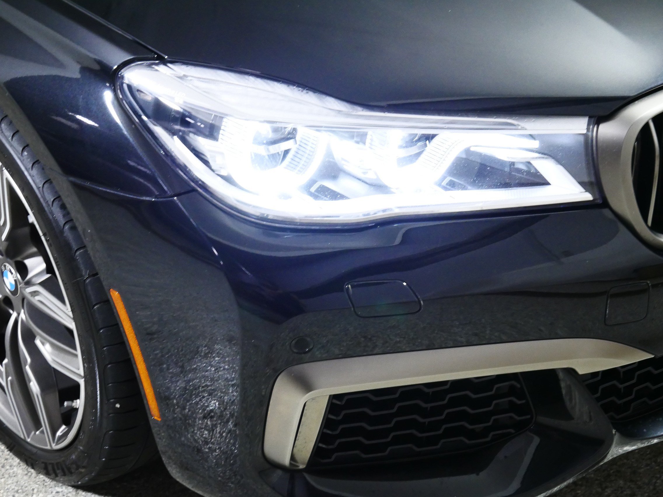 Used 2019 BMW M760i xDrive w/ Luxury Rear Seating Package AWD/4WD image 16