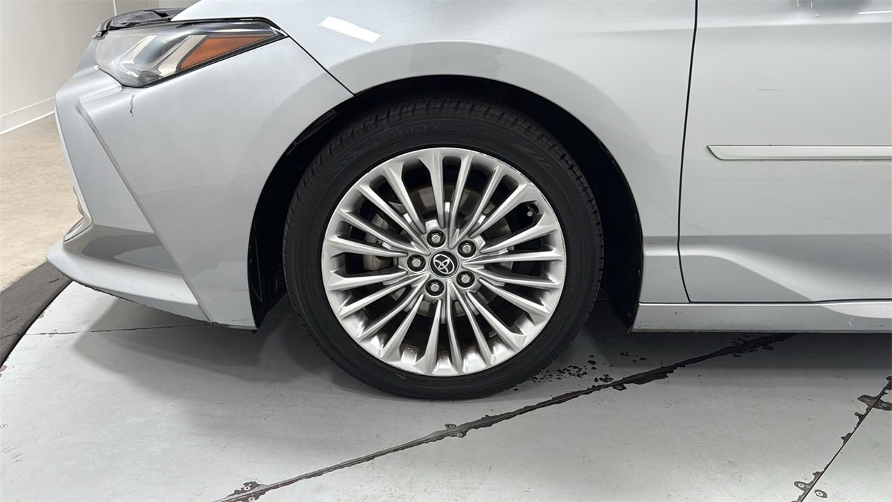 Used 2020 Toyota Avalon Limited image 24