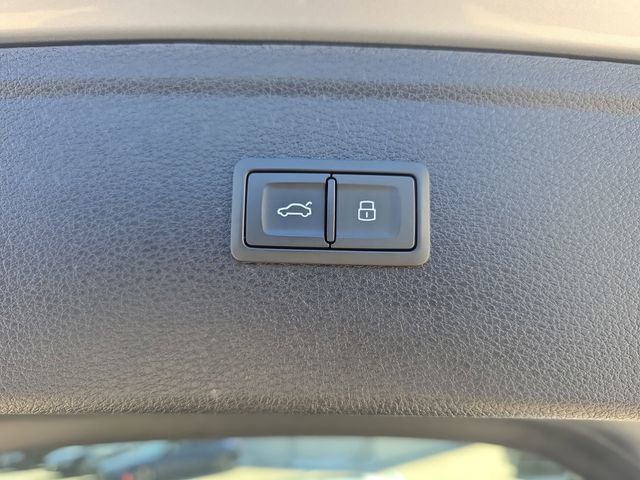 Used 2022 Audi SQ5 Premium Plus w/ Premium Plus Package image 16