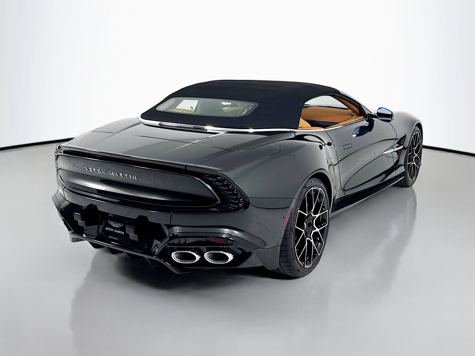 Used 2026 Aston Martin Vanquish Convertible RWD image 7