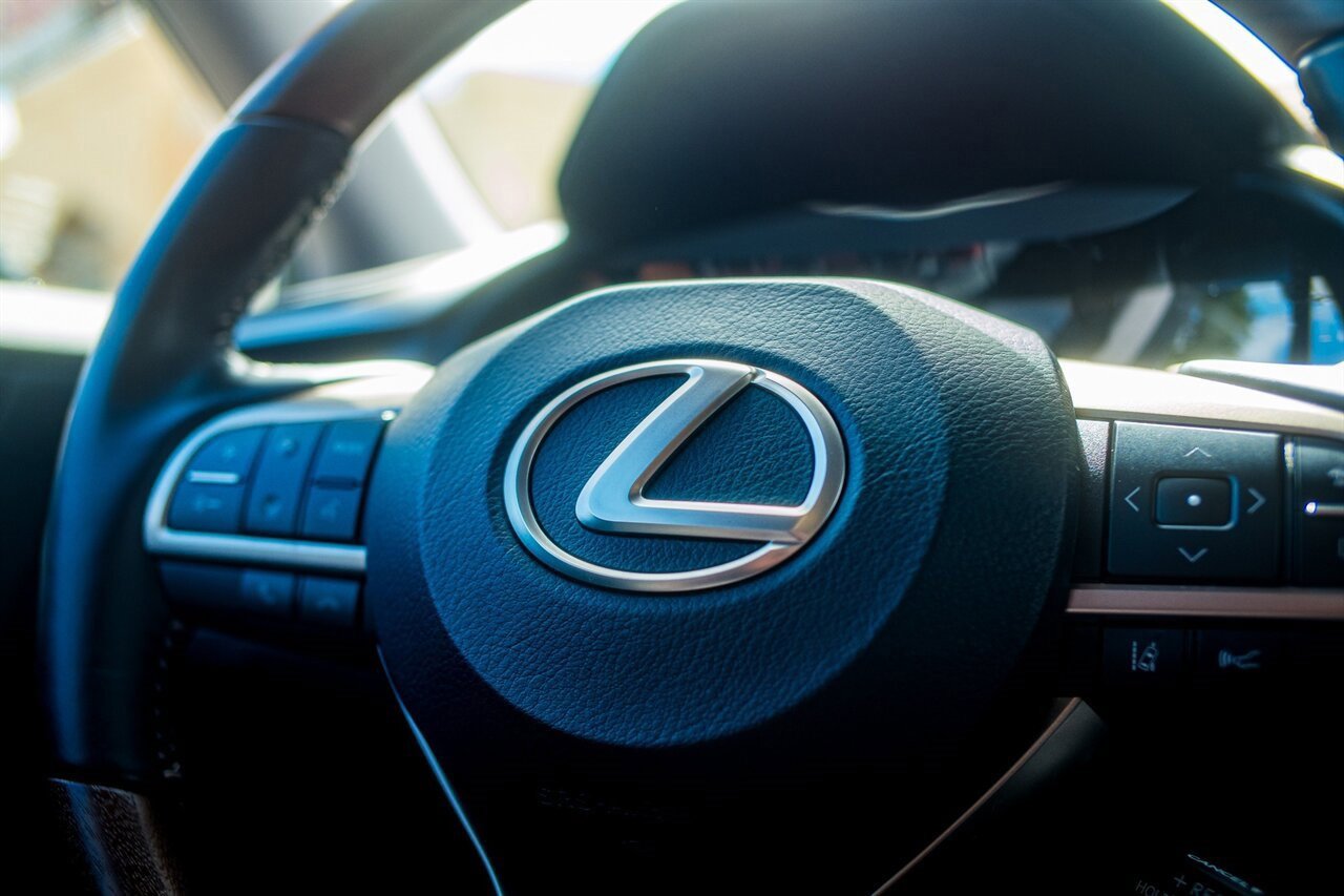 Used 2022 Lexus RX 350L FWD w/ Premium Package image 16