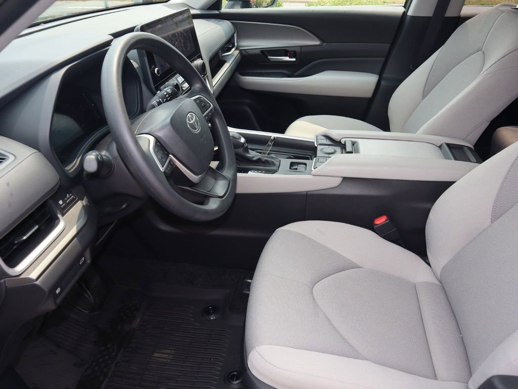 Used 2025 Toyota Grand Highlander AWD image 17