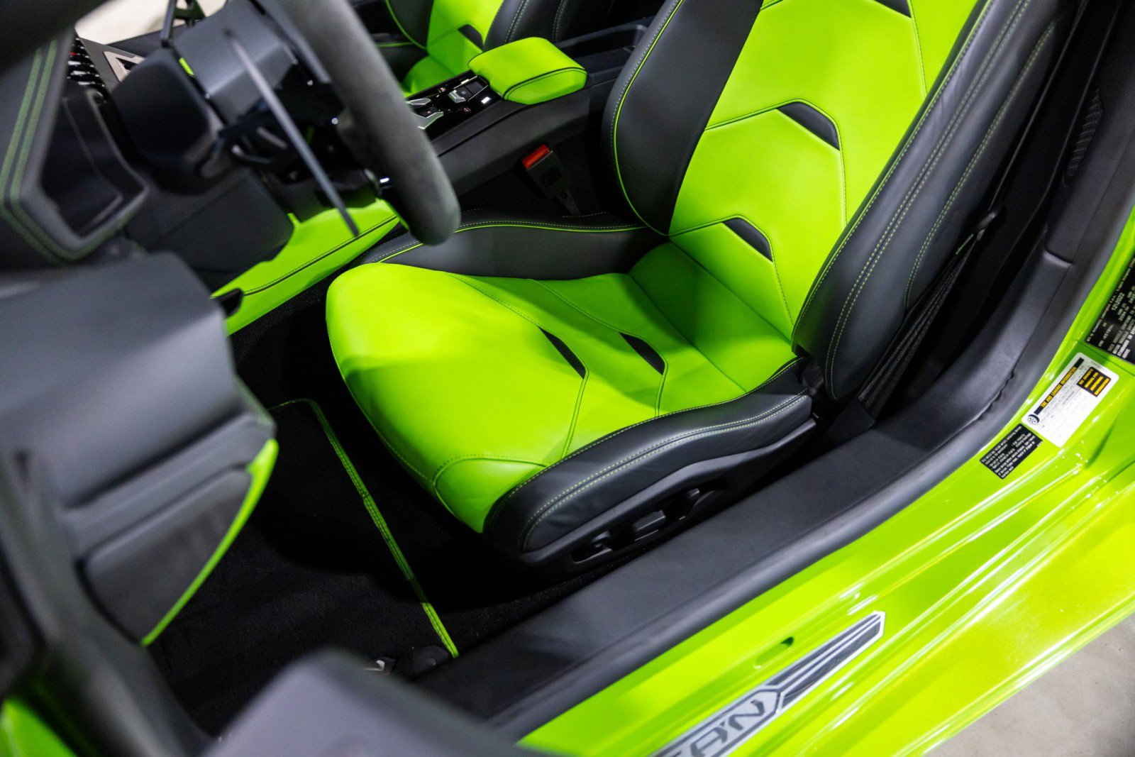 Used 2023 Lamborghini Huracan EVO AWD/4WD image 39
