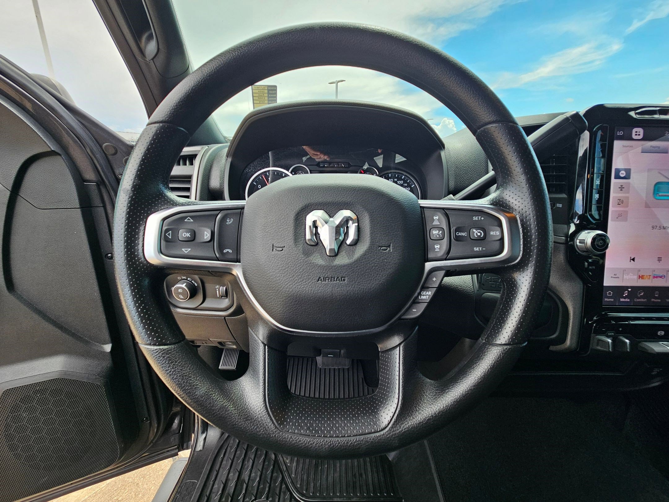 Used 2026 RAM 2500 Tradesman AWD/4WD image 18