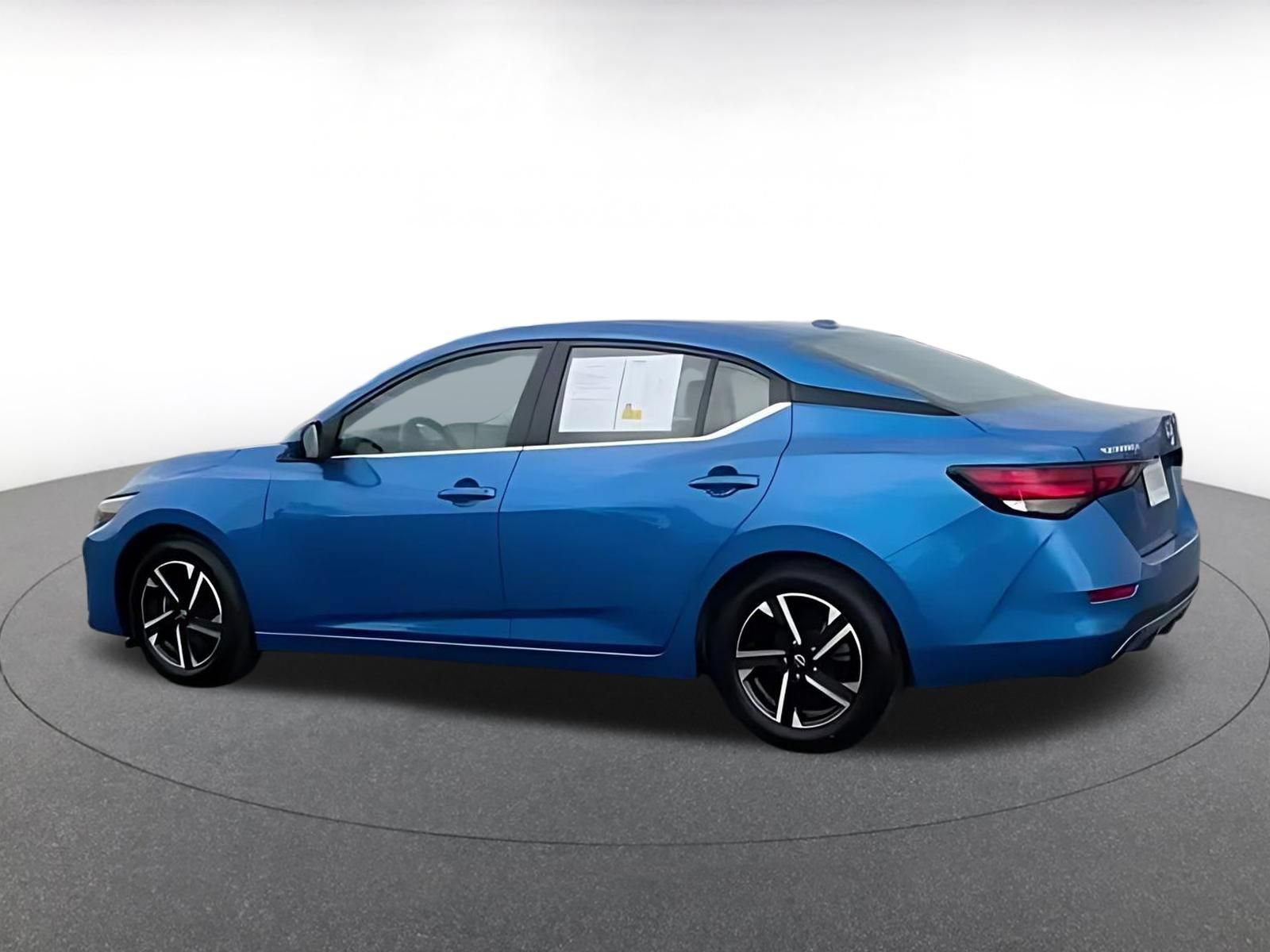 Used 2025 Nissan Sentra SV FWD image 9