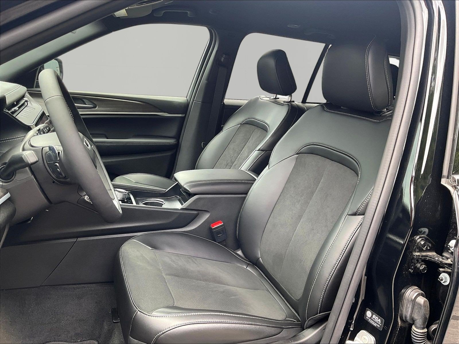 New 2026 Jeep Grand Cherokee Altitude AWD/4WD image 15