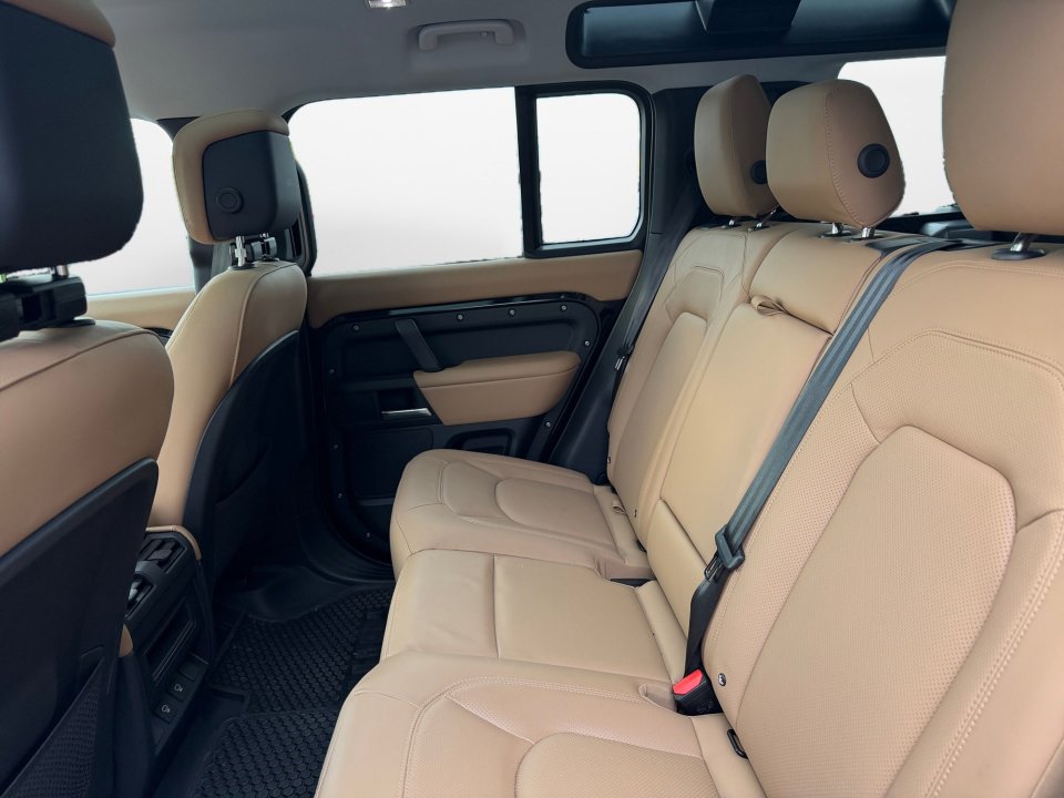 Used 2025 Land Rover Defender 110 S image 13