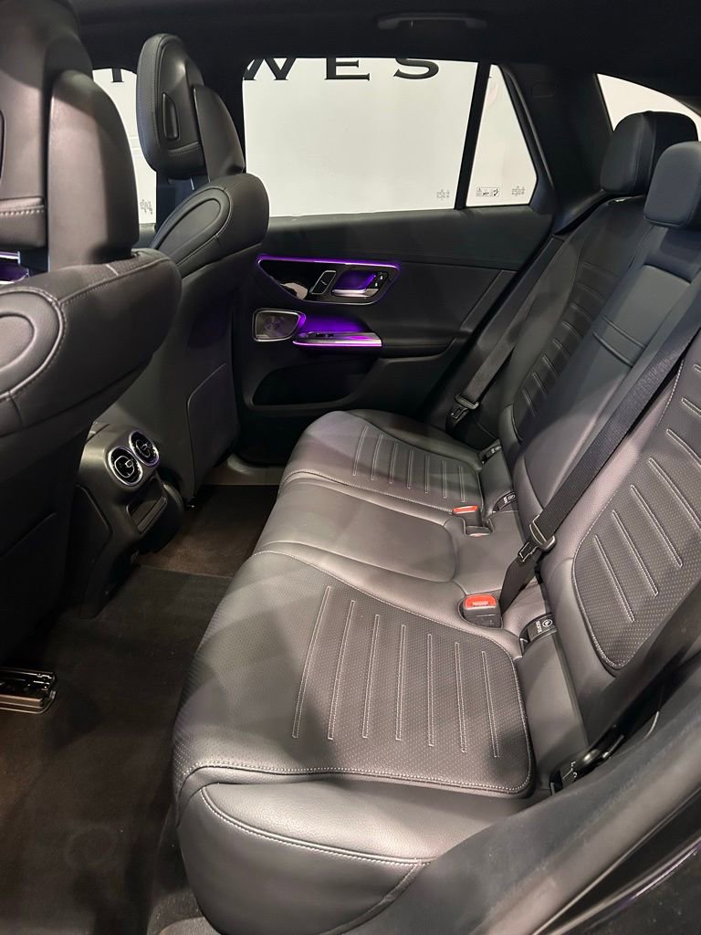 Used 2025 Mercedes-Benz GLC 300 4MATIC image 22