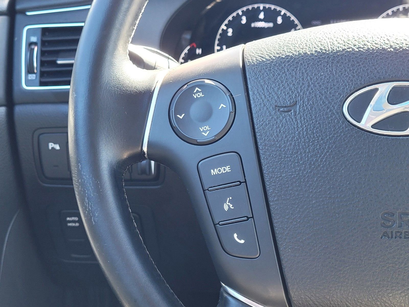 Used 2012 Hyundai Genesis 4.6 image 19