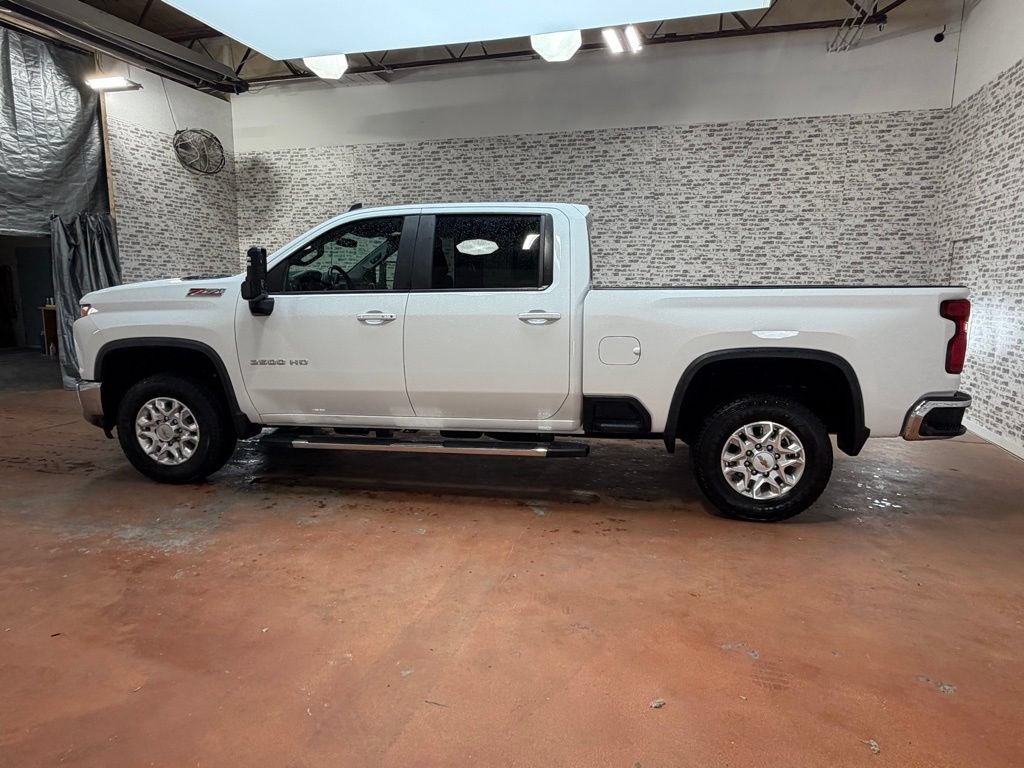 Used 2022 Chevrolet Silverado 2500 LT w/ Convenience Package AWD/4WD image 4