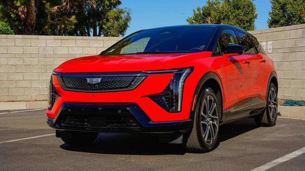 New 2026 Cadillac Optiq Sport 2 RWD image 2