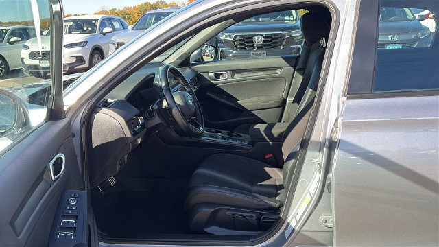 Used 2023 Honda Civic Sport image 11