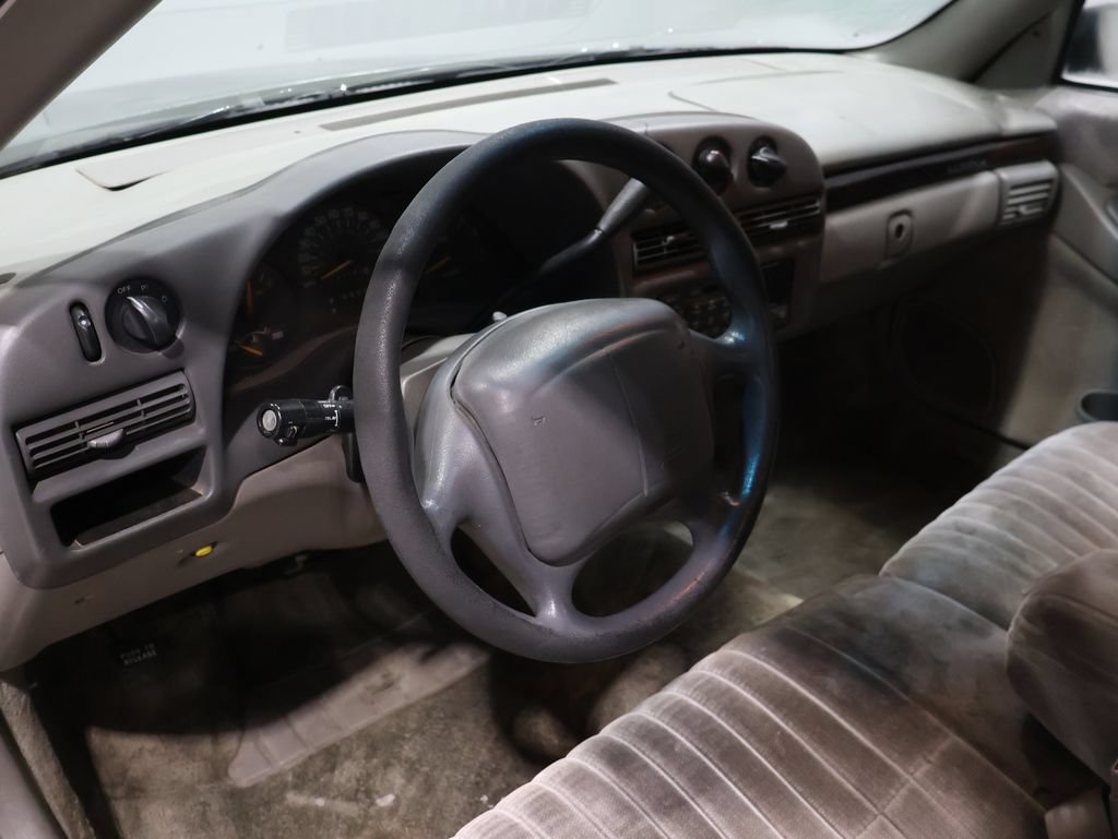 Used 2000 Chevrolet Lumina w/ Preferred Equipment Group FWD image 3