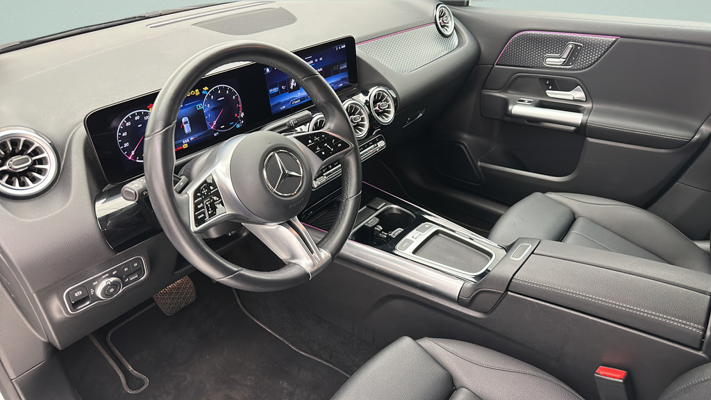 Used 2025 Mercedes-Benz GLA 250 4MATIC image 14