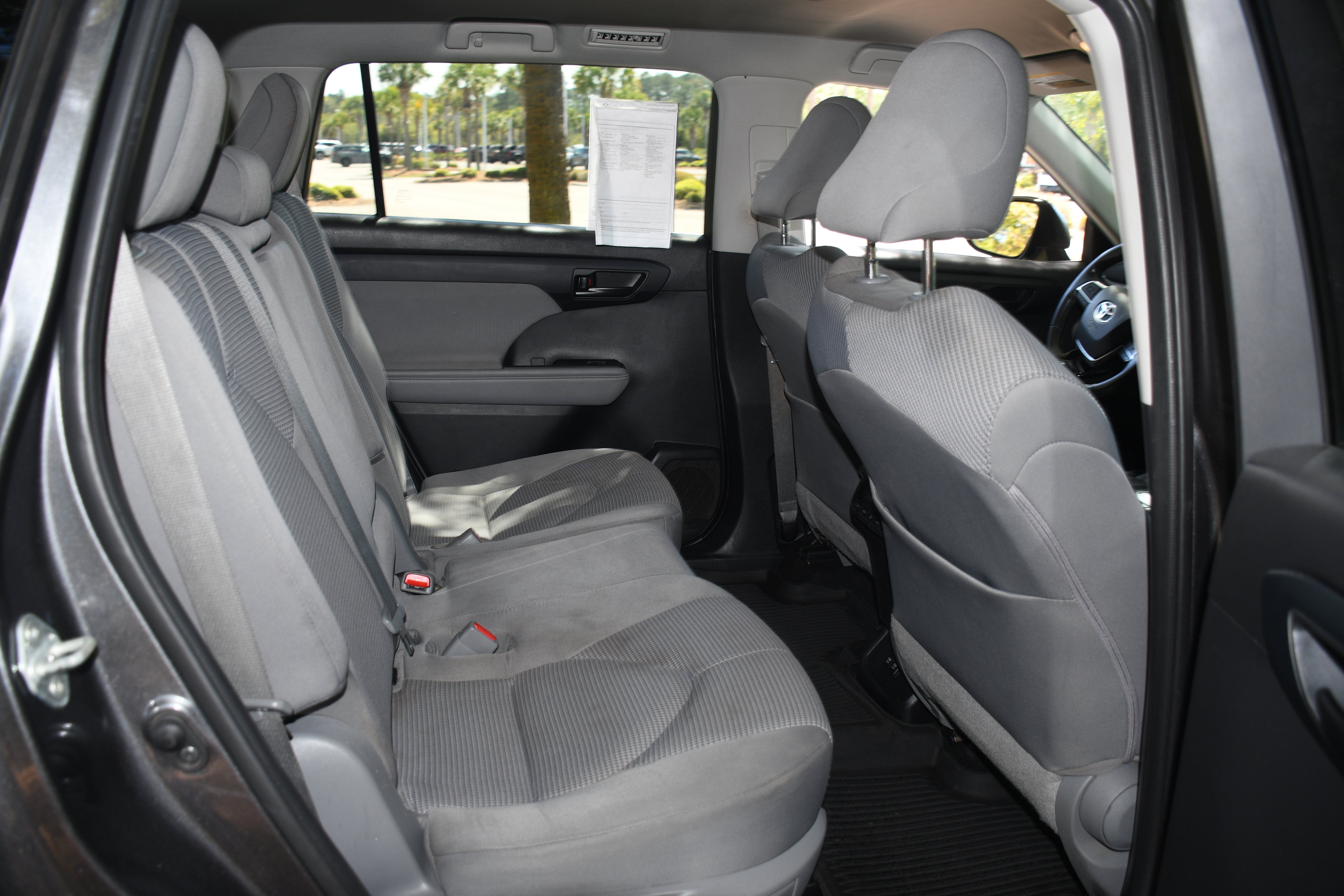 Used 2021 Toyota Highlander LE AWD/4WD image 17