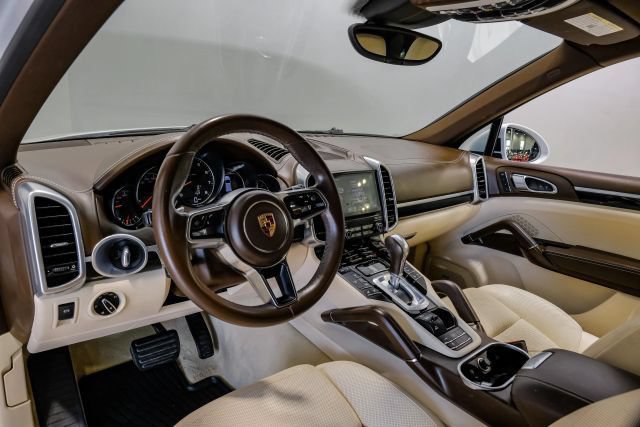 Used 2017 Porsche Cayenne AWD/4WD image 4