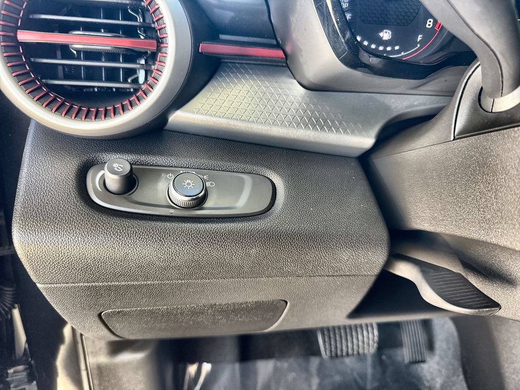 Used 2025 Chevrolet Trax RS w/ Sunroof Package FWD image 8