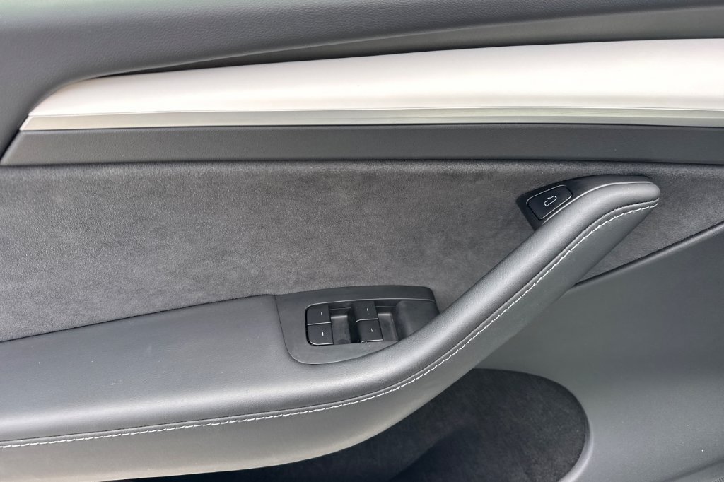 Used 2025 Tesla Model Y Performance AWD/4WD image 14