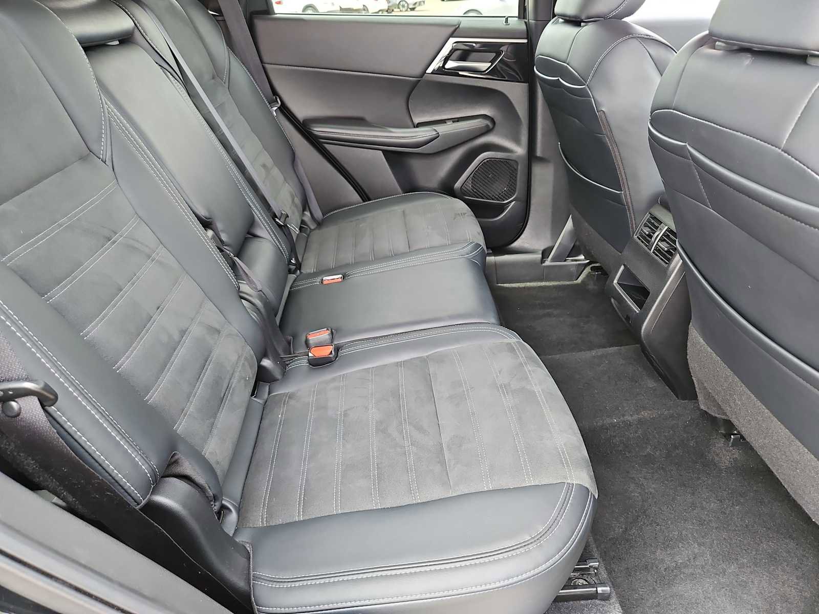 Used 2024 Mitsubishi Outlander SE AWD/4WD image 20
