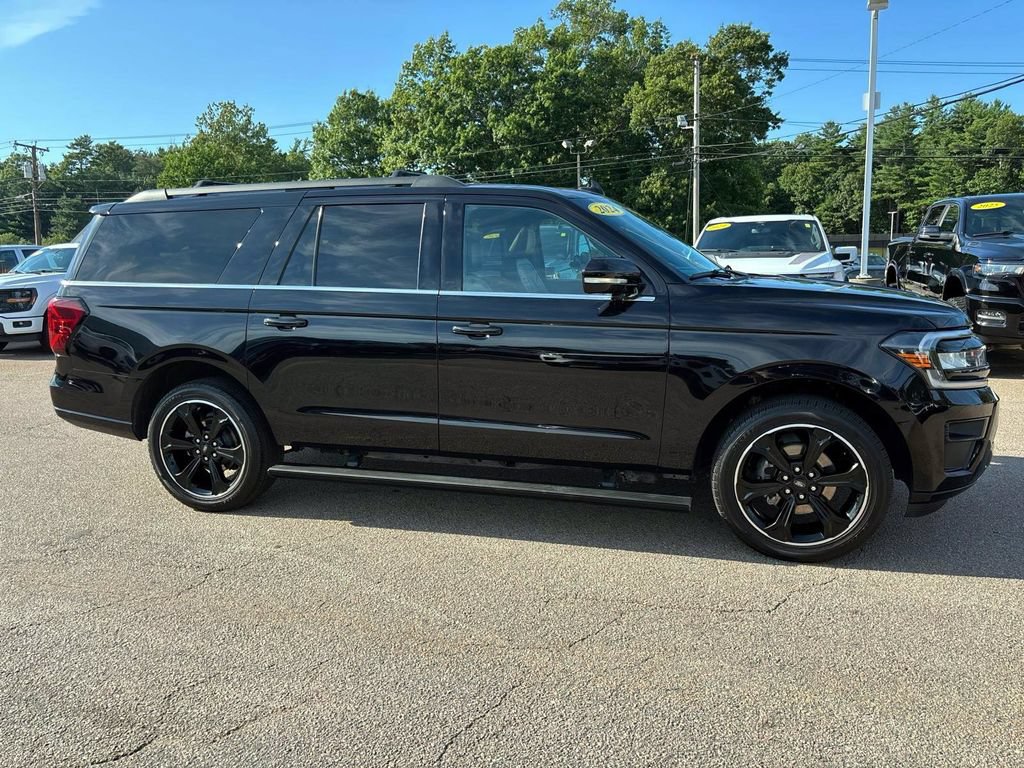 Used 2024 Ford Expedition Max Limited AWD/4WD image 2