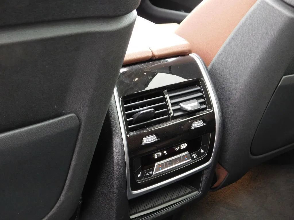 Used 2019 BMW X7 xDrive50i w/ Premium Package image 12