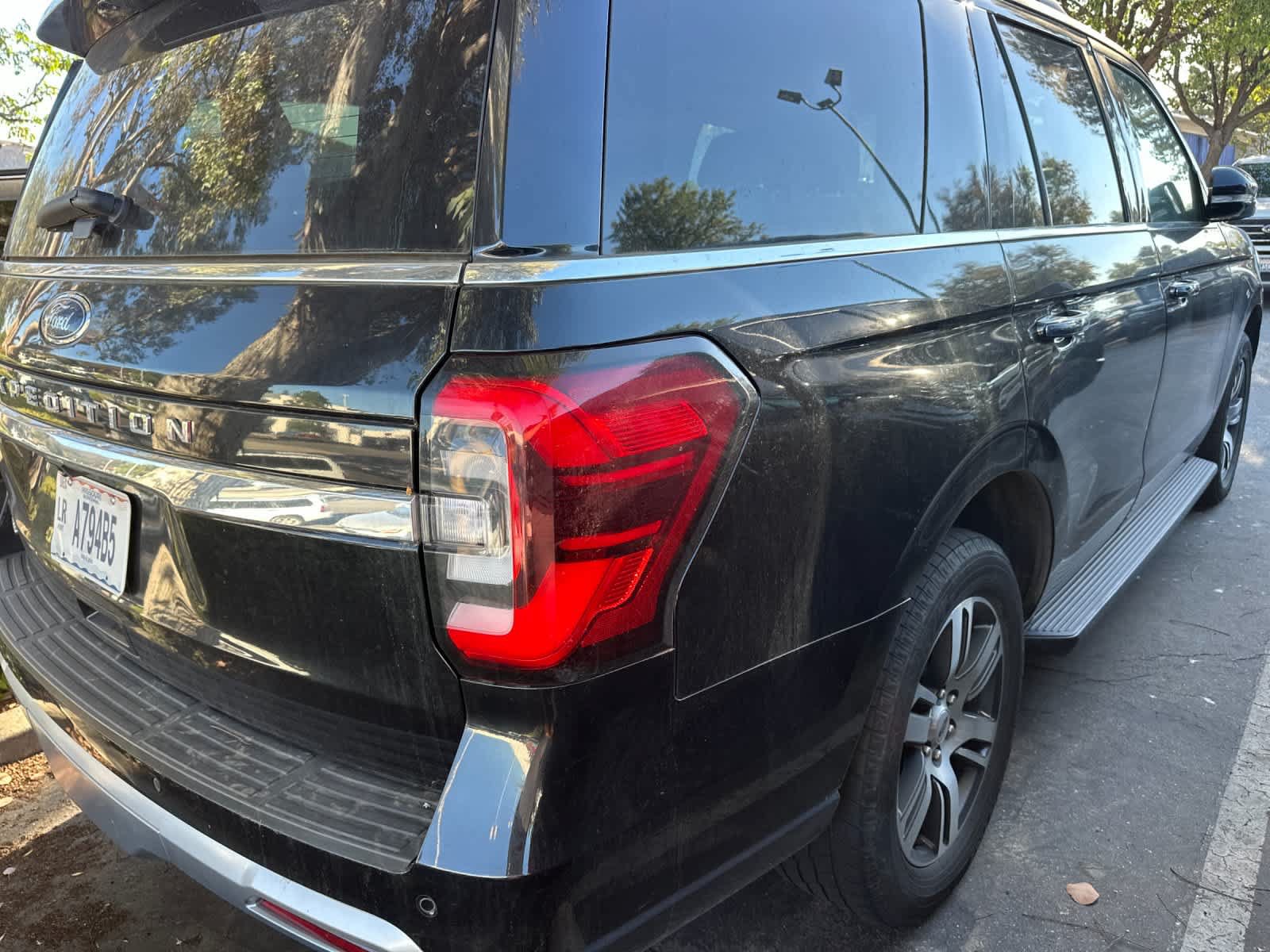 Used 2024 Ford Expedition Limited AWD/4WD image 4