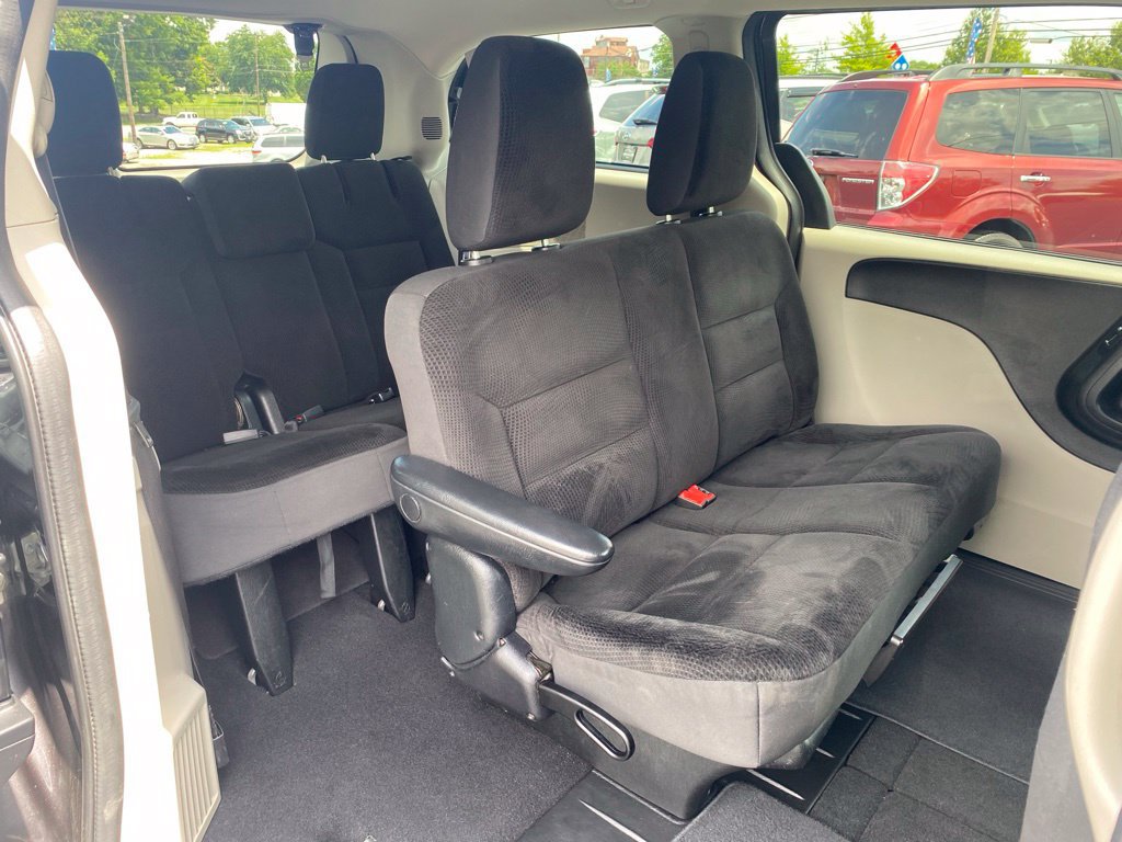 Used 2019 Dodge Grand Caravan SE FWD image 19