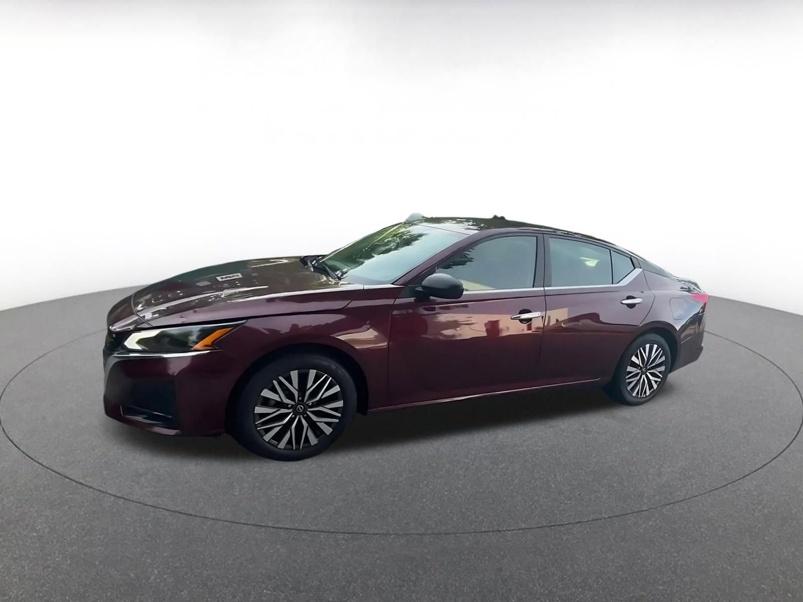 Used 2025 Nissan Altima 2.5 SV FWD image 8