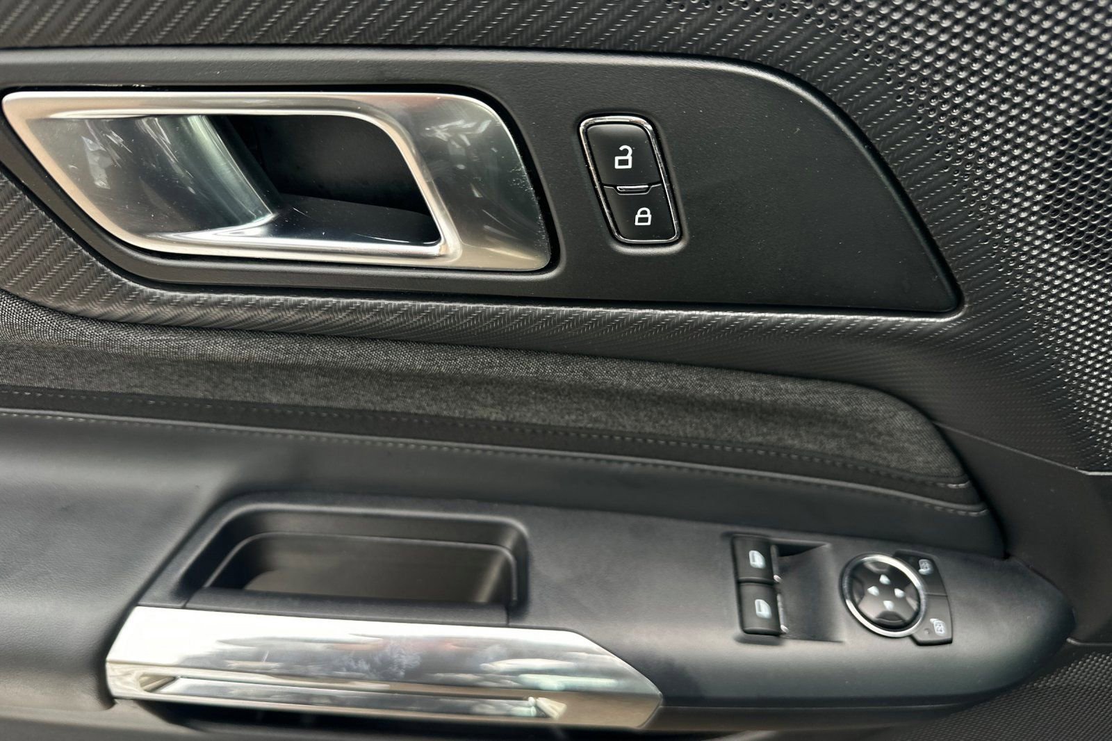 Used 2025 Ford Mustang Coupe RWD image 10