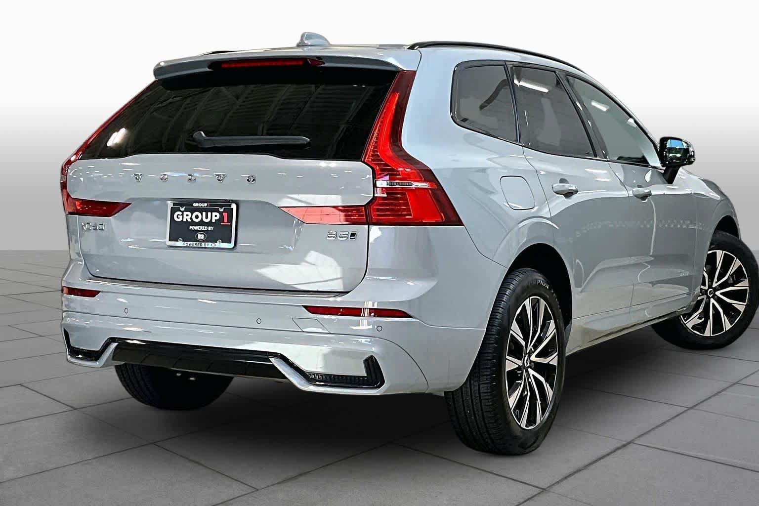 Used 2024 Volvo XC60 B5 Core w/ Climate Package AWD/4WD image 13