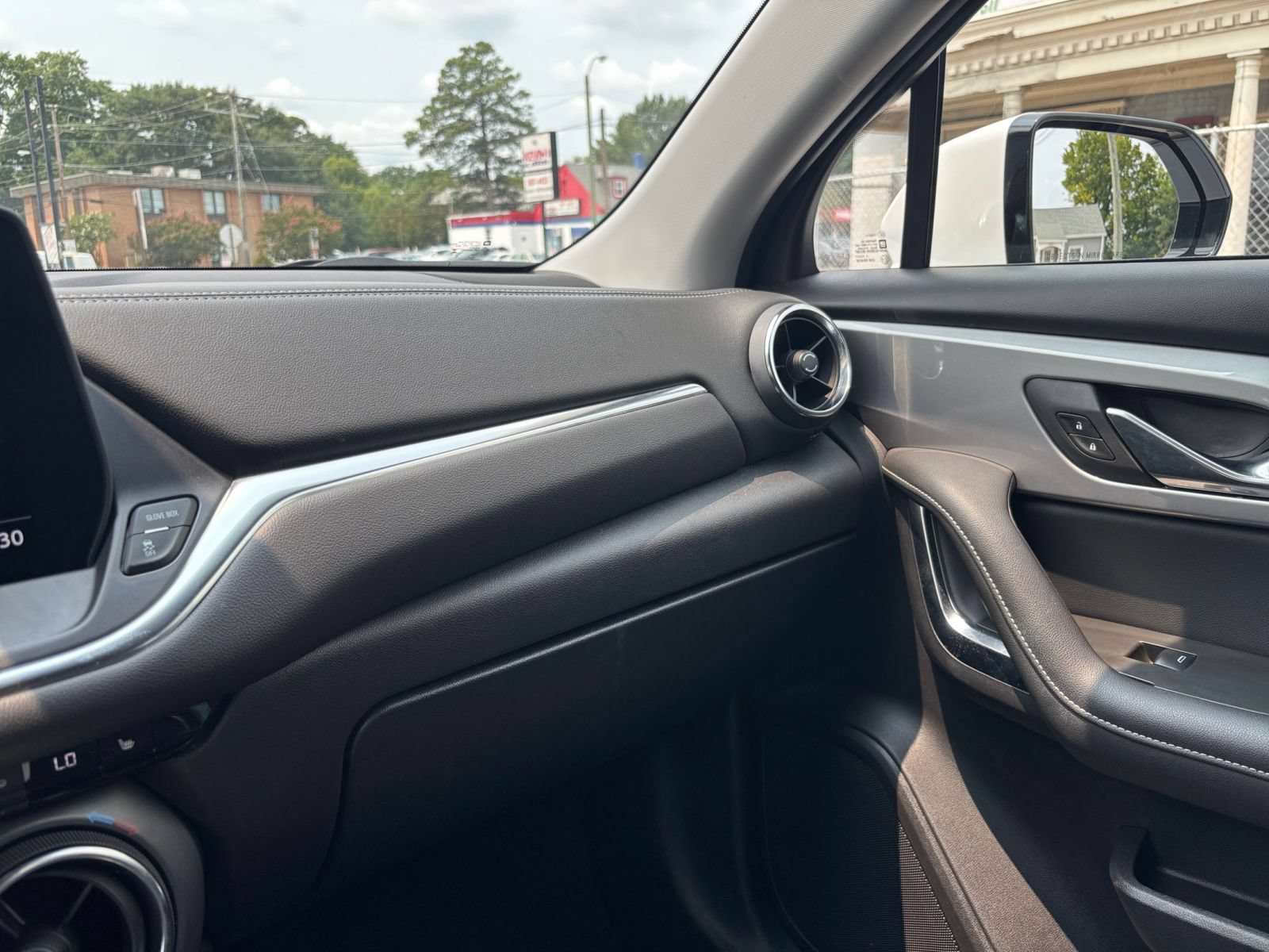 Used 2025 Chevrolet Blazer LT FWD image 35