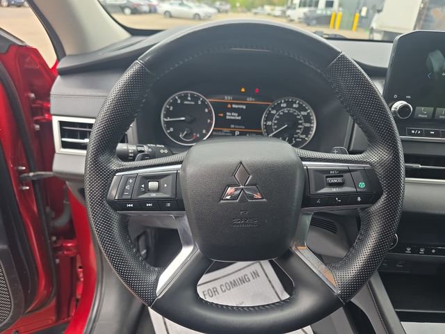 Used 2023 Mitsubishi Outlander SE AWD/4WD image 14