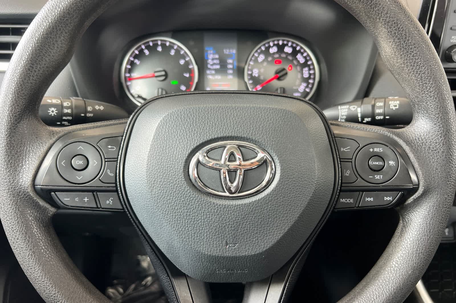 Used 2021 Toyota RAV4 XLE w/ Convenience Package FWD image 25
