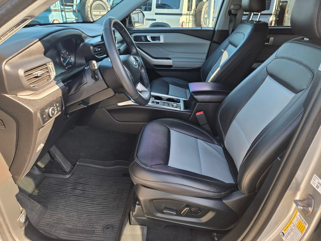 Used 2023 Ford Explorer XLT w/ Equipment Group 202A AWD/4WD image 16