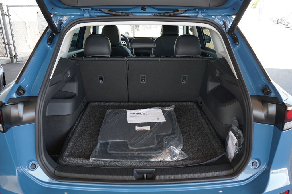 New 2026 Volkswagen Tiguan SE FWD image 11
