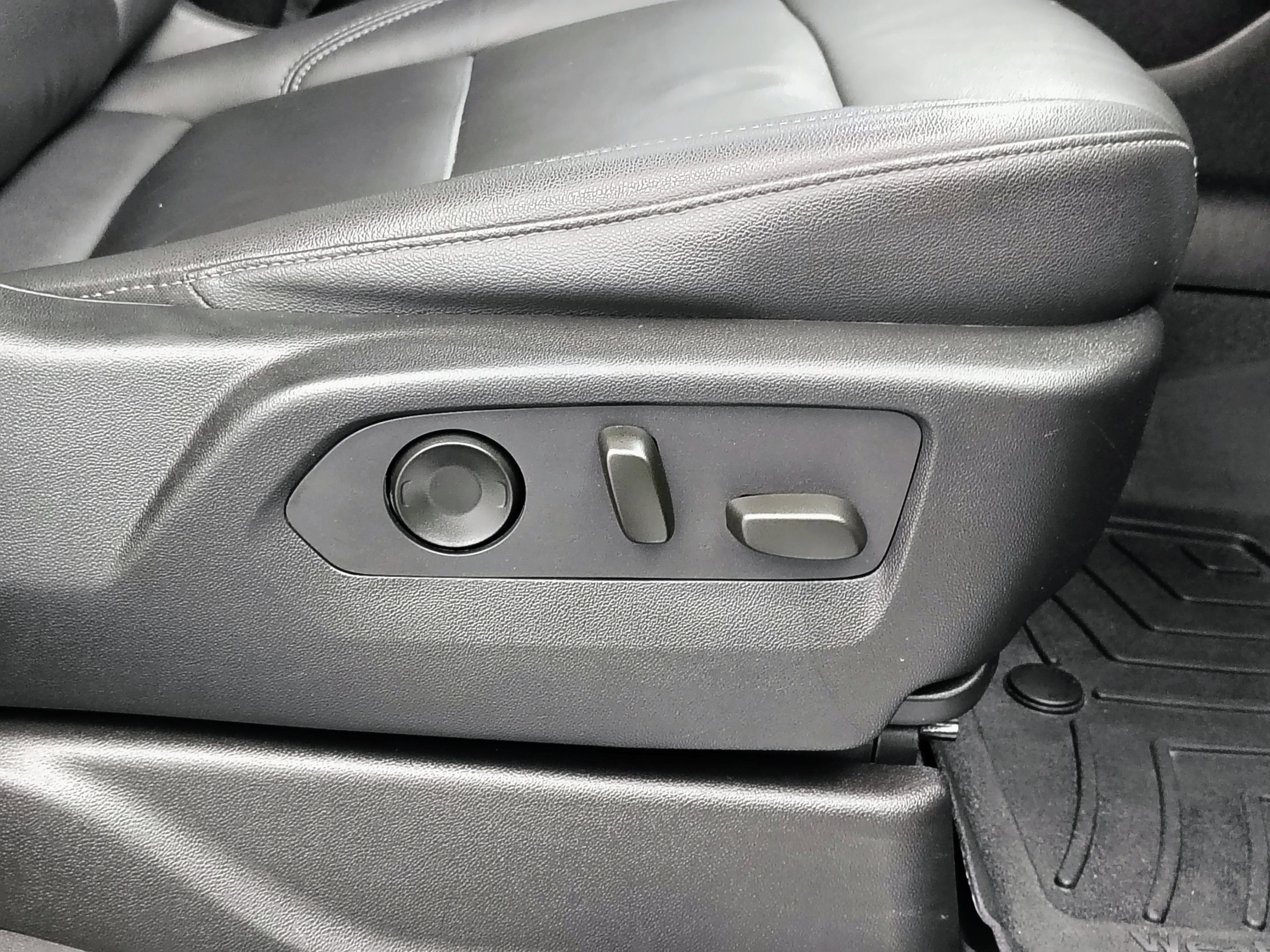 Used 2021 Chevrolet Tahoe Z71 image 32