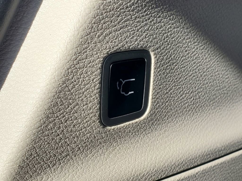 Used 2024 Chrysler Pacifica Touring-L image 11