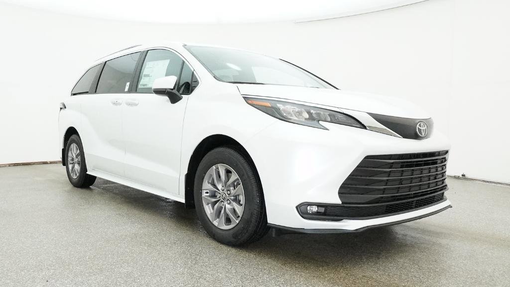 New 2026 Toyota Sienna XLE FWD image 7