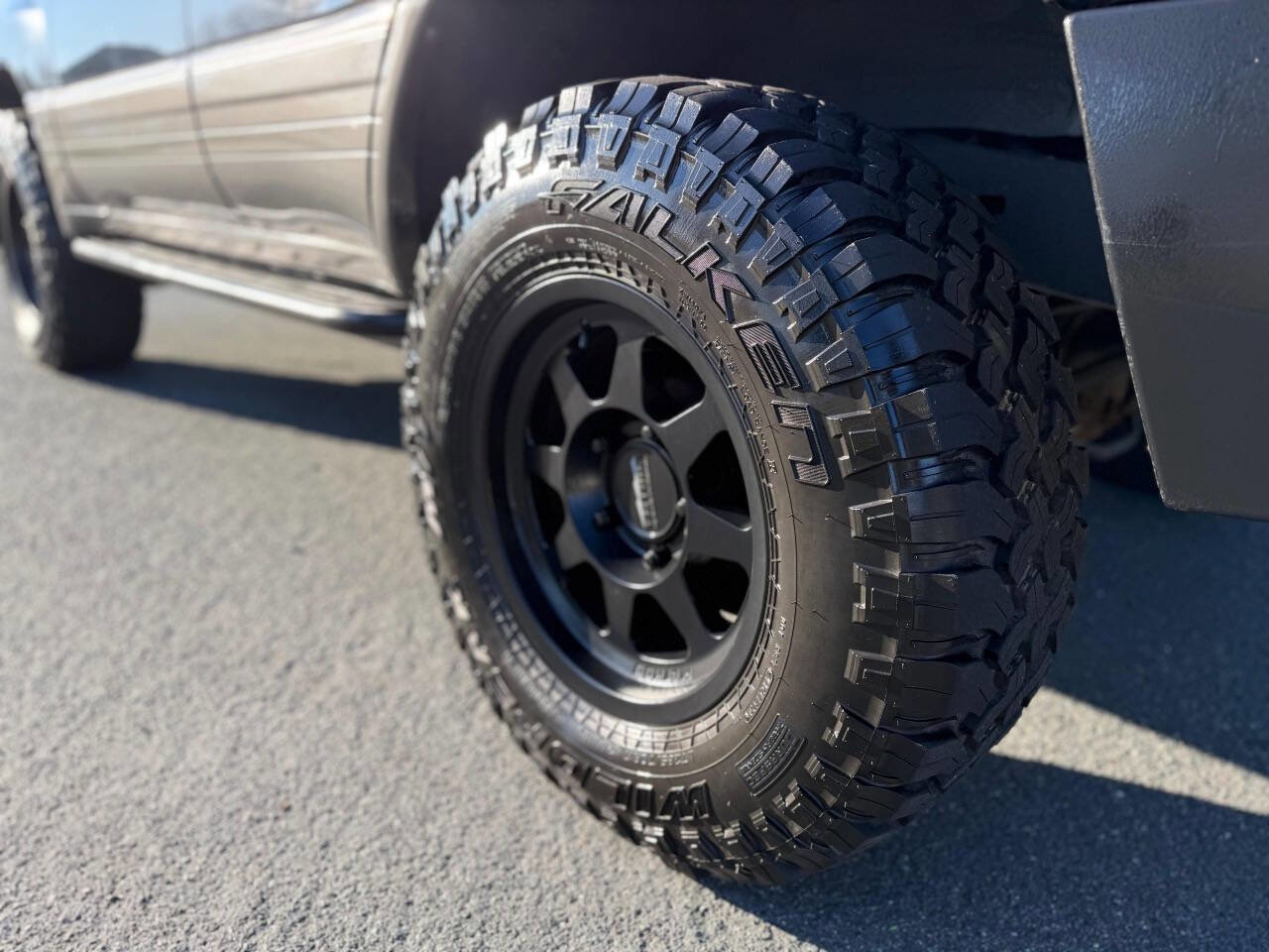 Used 2002 Lexus LX 470 Base 4WD 4dr SUV image 18