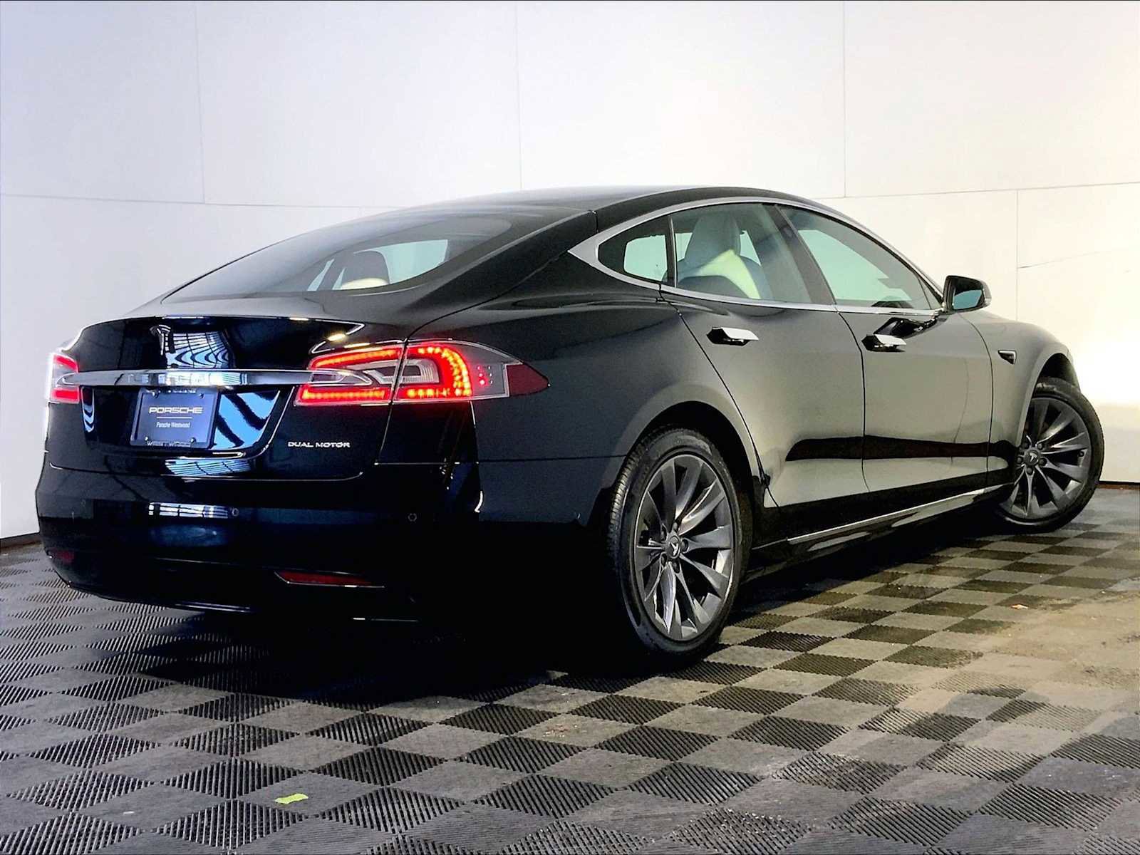 Used 2020 Tesla Model S Long Range Plus image 7