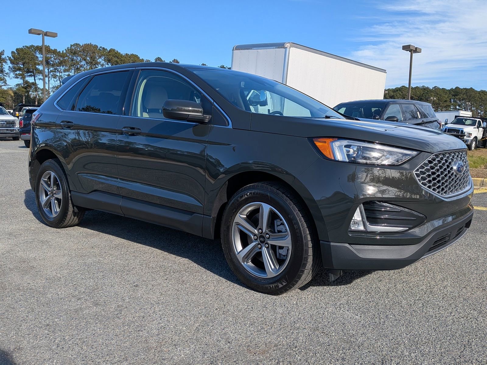 Certified 2024 Ford Edge SEL w/ Convenience Package image 3