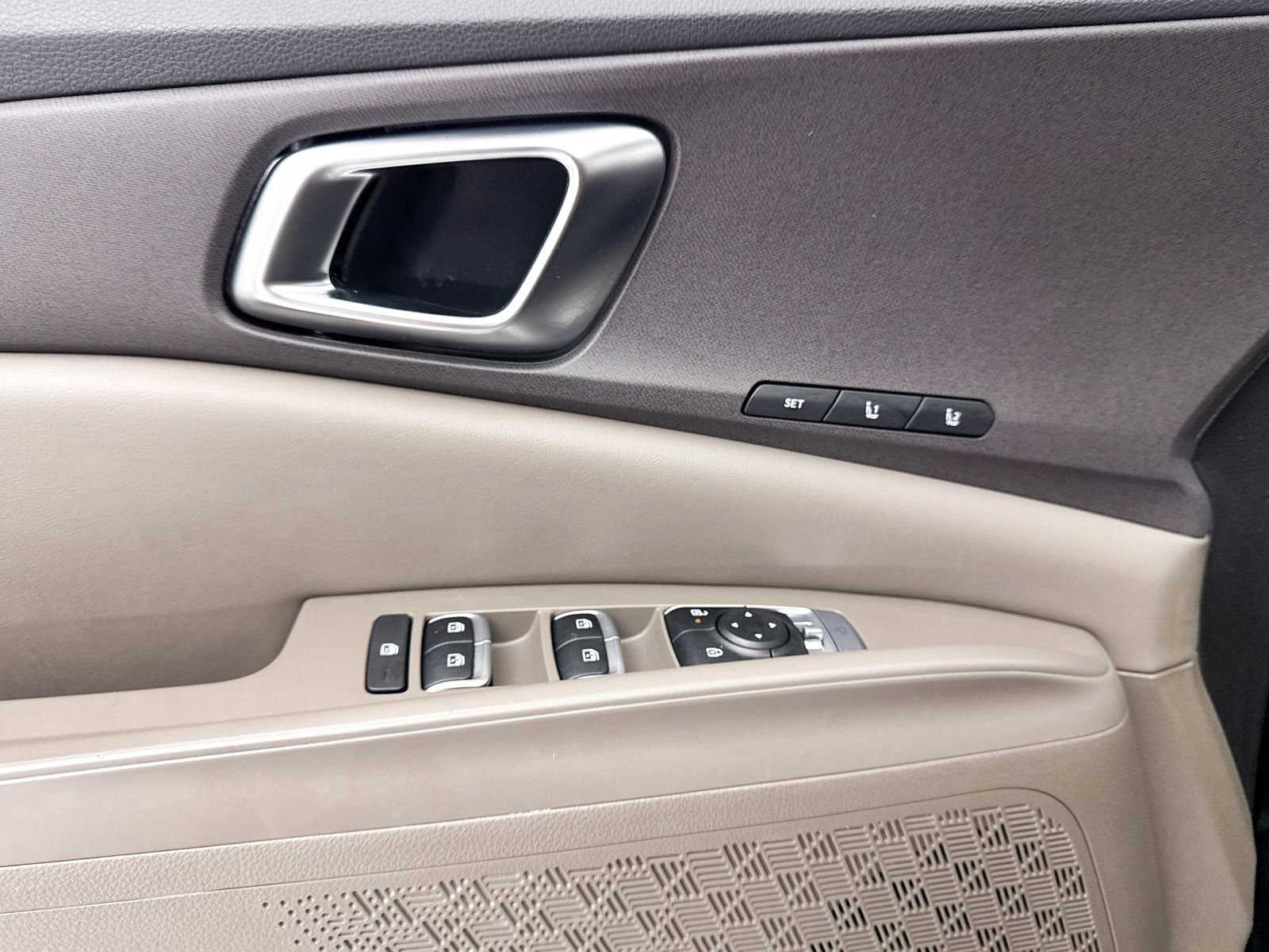 Certified 2025 Kia Carnival EX image 31