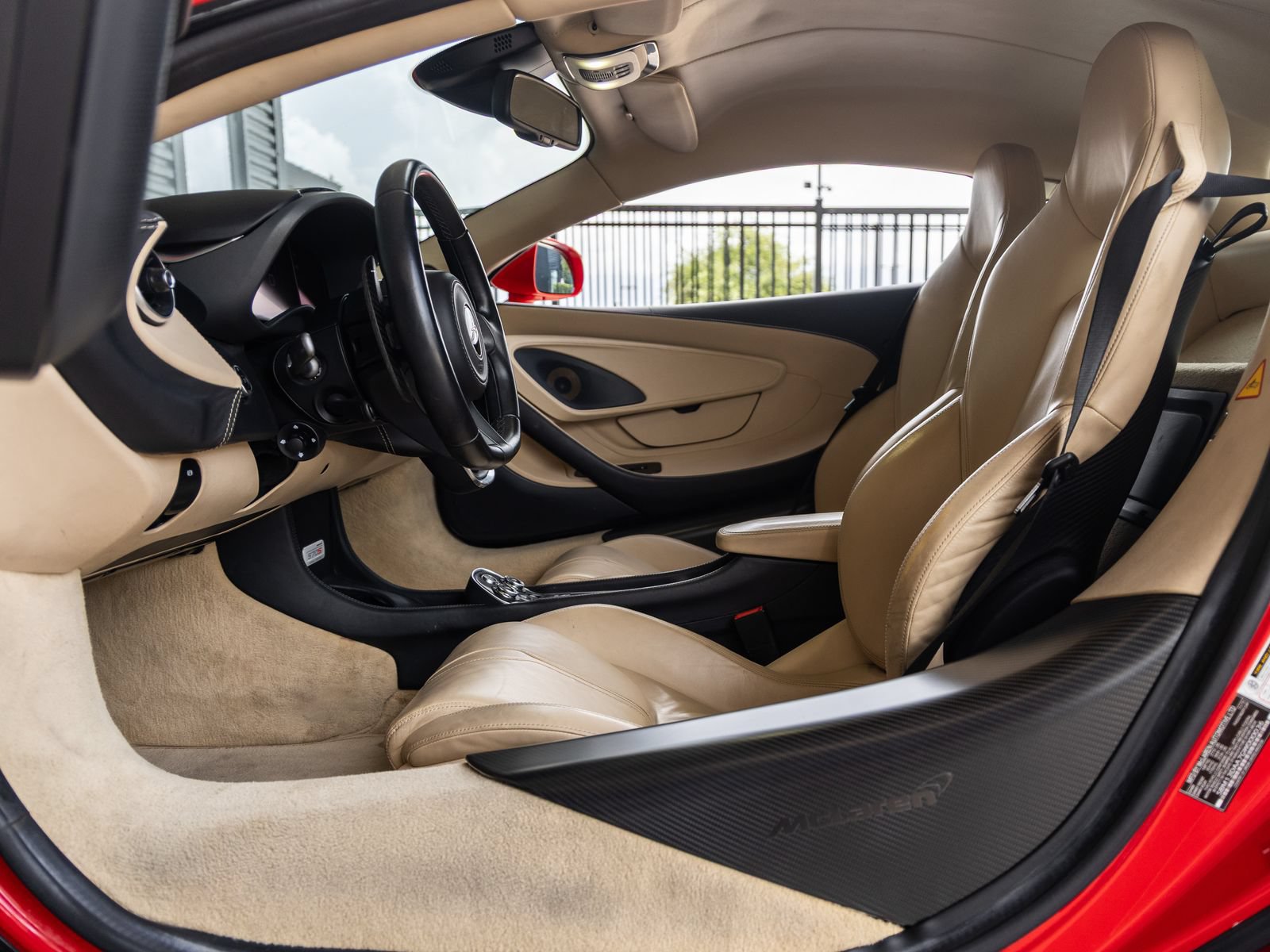 Used 2016 McLaren 570S Coupe RWD image 34