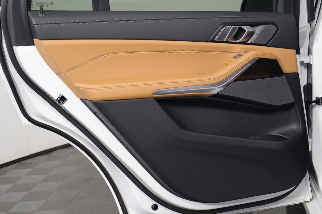 Used 2026 BMW X7 xDrive40i w/ Premium Package image 14